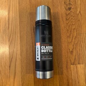 NWT! STANLEY the legendary classic bottle 20oz